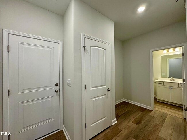 Building Photo - 209 Hickory Plns Rd