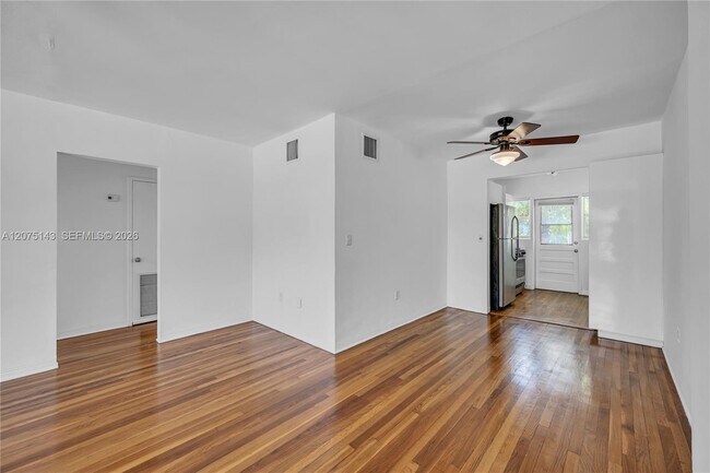 Building Photo - 800 W 42 St