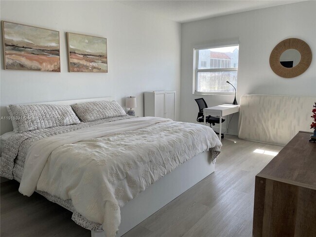 Building Photo - 10730 NW 66th St