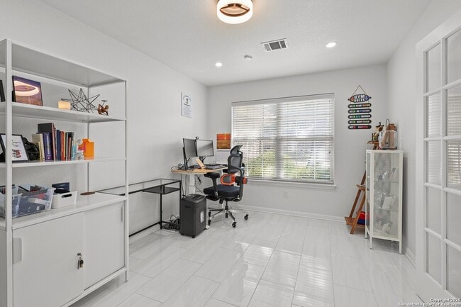 Building Photo - 10903 Wilson Oaks Dr