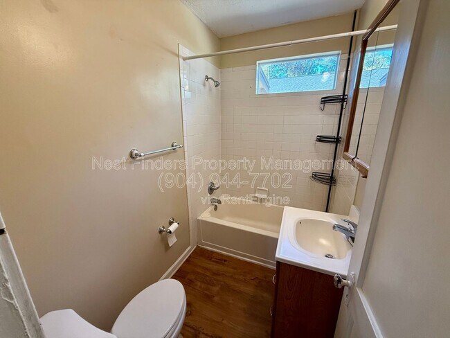 Building Photo - 625 Meteor St