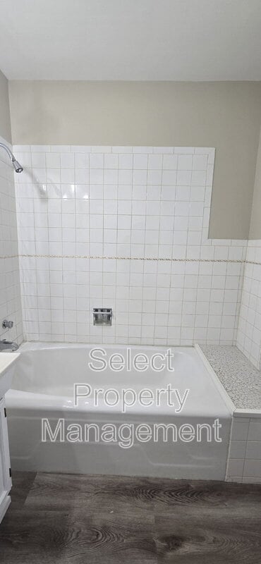 Building Photo - 702 Archer Ave