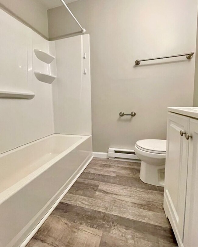 Building Photo - NICE 2 Bedroom, Move-In Ready!