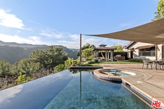 Building Photo - 2473 La Condesa Dr