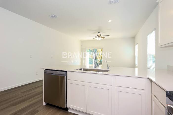 Building Photo - 641 Holly Lks Dr
