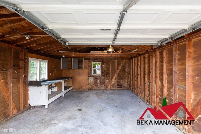 Building Photo - 2 br, 1 bath House - 1350 E Breckenridge St