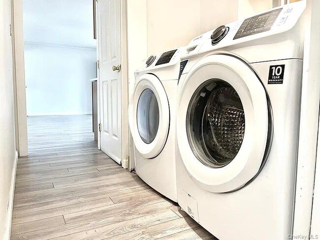 Building Photo - 11 Marshall St