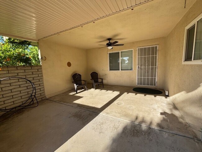 Building Photo - Very Clean Condo in Kern City!  2 Bedrooms...