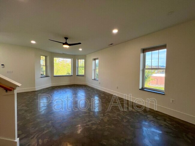 Building Photo - 21 Toxaway St