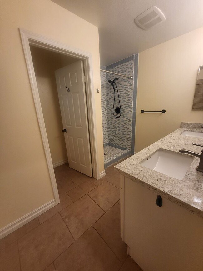 Building Photo - REALLY Cute 4 BR in The Vineyard with RV Parking - 11,000sf Lot + Designer Touches