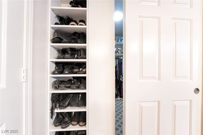 Building Photo - 8628 Highacre Dr