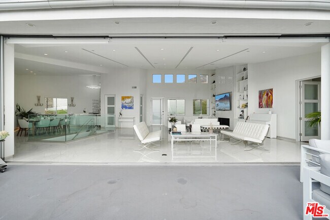 Building Photo - 28405 Via Acero St