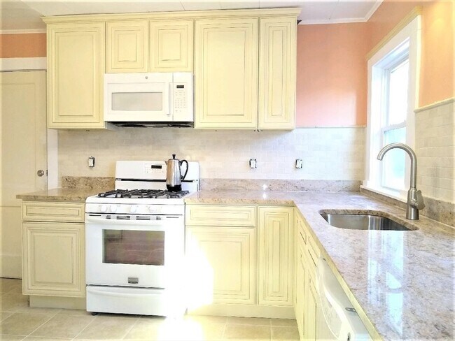 Building Photo - 7 Grand St