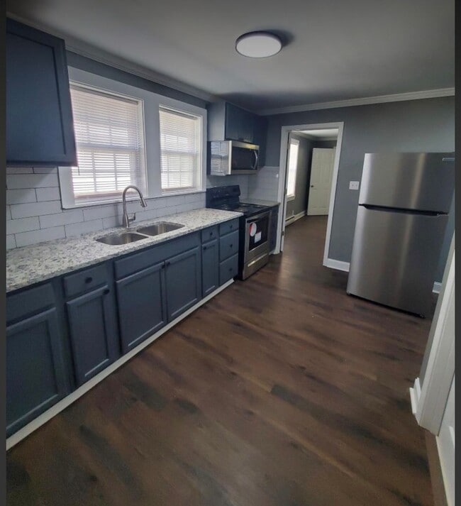 Building Photo - 528 Manchester St SE