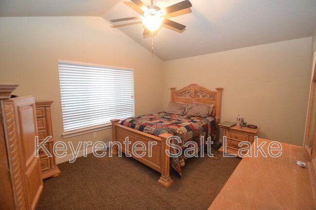 Building Photo - 1867 Trail Heights Dr