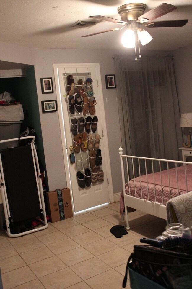 Building Photo - 2630 - YEAA SFH