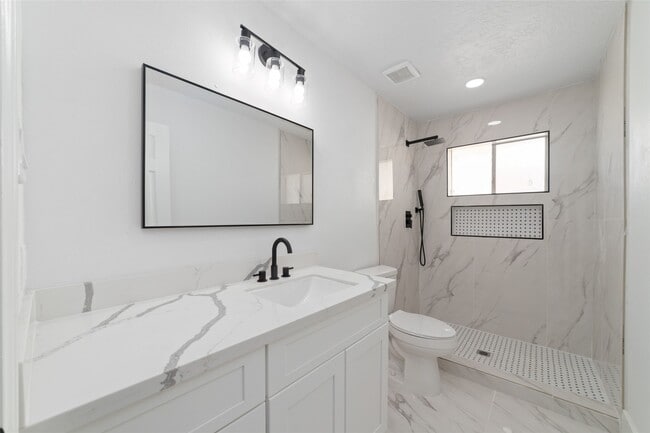 Building Photo - 13330 Agarita Ln