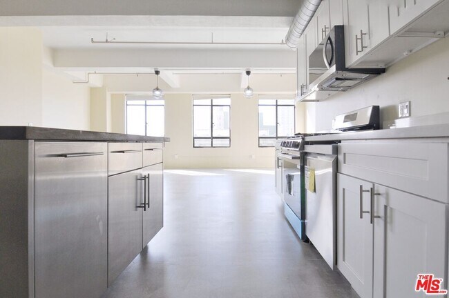 Building Photo - 849 S Broadway