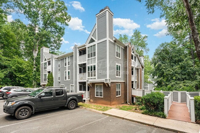 Building Photo - 2516 Cranbrook Ln