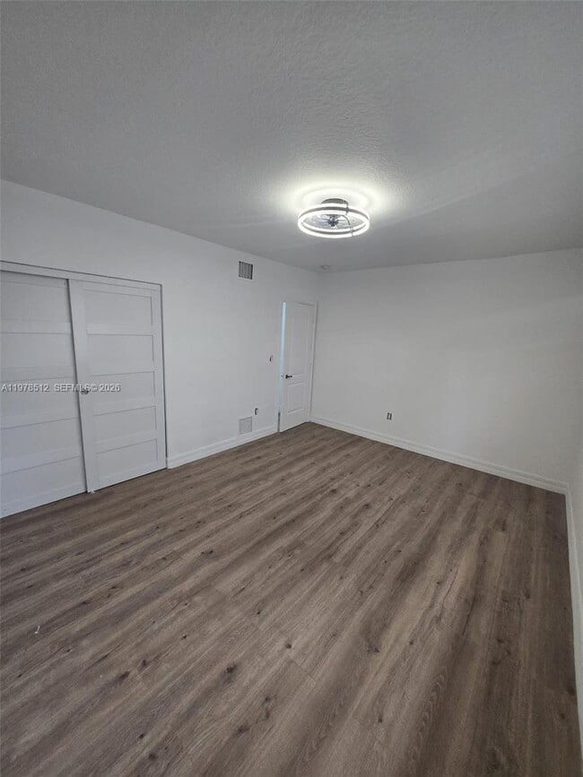 Building Photo - 1701 N Treasure Dr