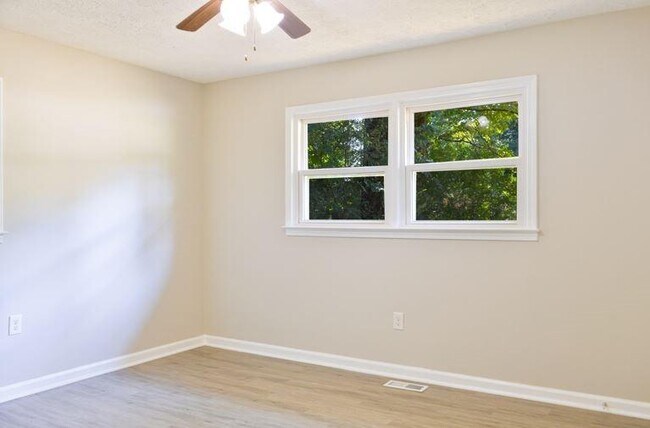 Building Photo - 130 Rosewood Dr