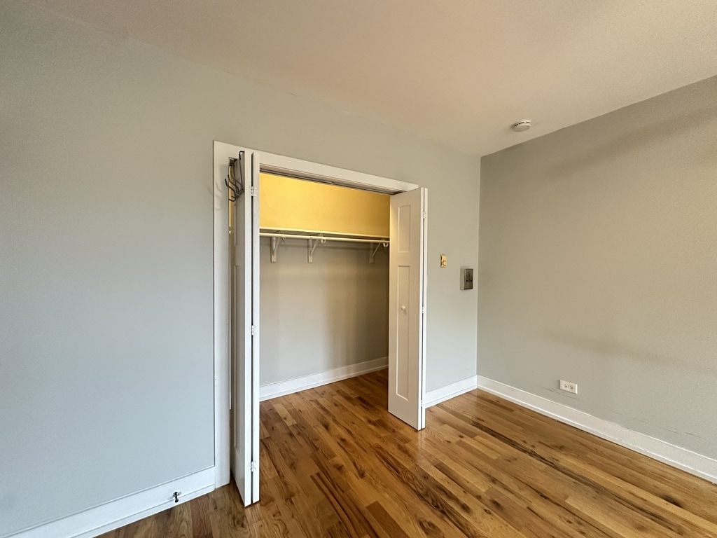 Building Photo - 852 W Diversey Pkwy