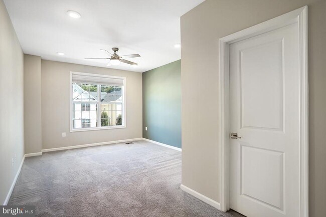 Building Photo - 23230 Milltown Knoll Square