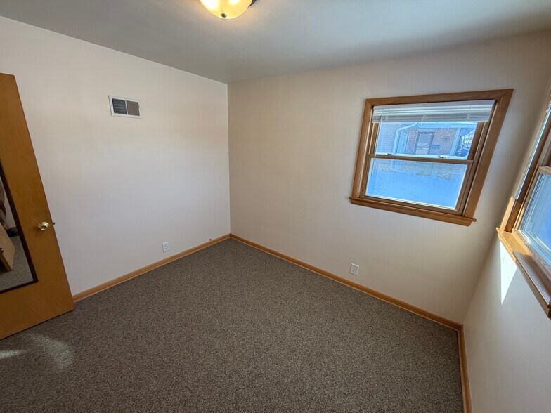 bed2 - 1616 Sunset Ridge Dr