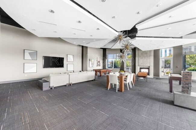 Building Photo - 250 Pharr Rd NE