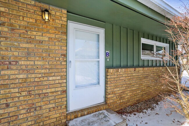 Building Photo - 1115 Broadmoor Dr