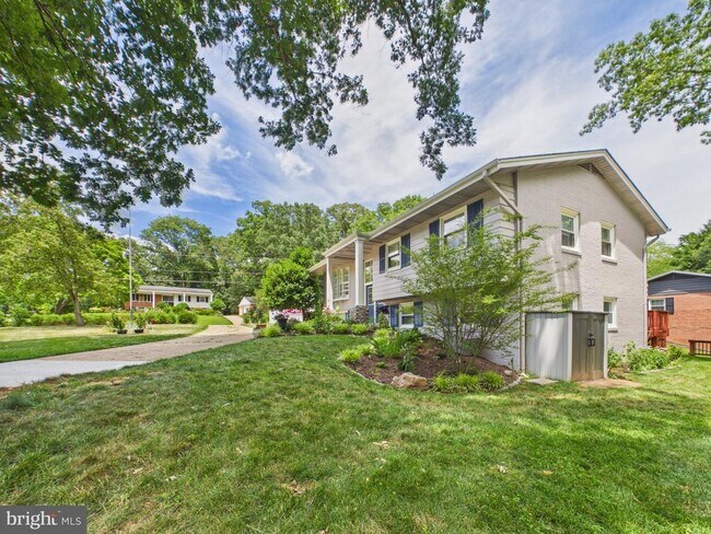 Building Photo - 9201 Cherrytree Dr