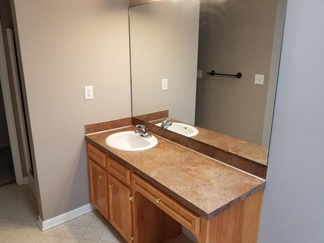Building Photo - 2136 Flagstone Ct