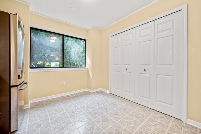 Building Photo - 250 Conestoga Way