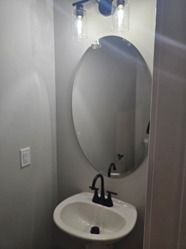 Building Photo - Like New- Immaculate 2-Story Home w/ 3 Bedroom 2.5 Bath with Loft Area.