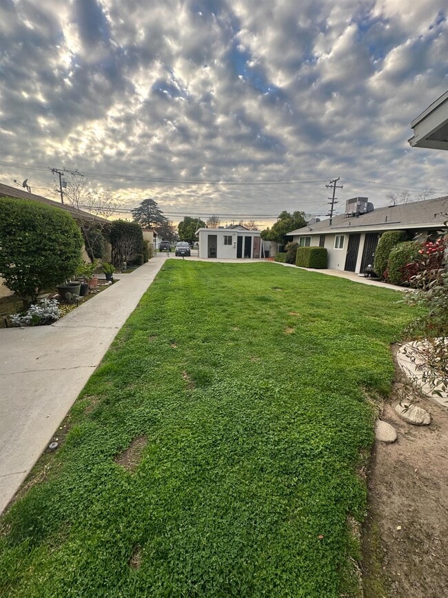 Building Photo - 220 Pollasky Ave