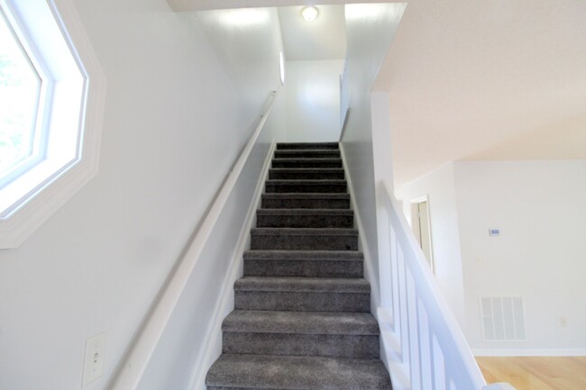 Building Photo - 869 Camelot Ln