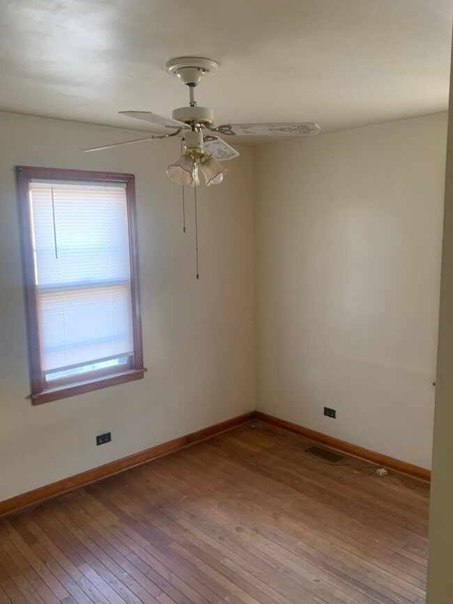 Building Photo - 630 N Stephens Ave