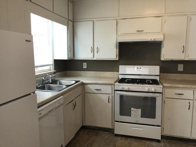 Building Photo - 5140 Highpoint Rd