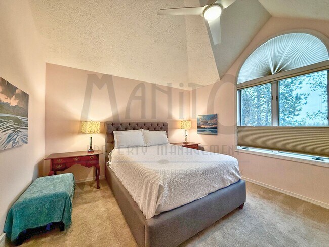 Building Photo - Elegant & Sprawling South Hill Home