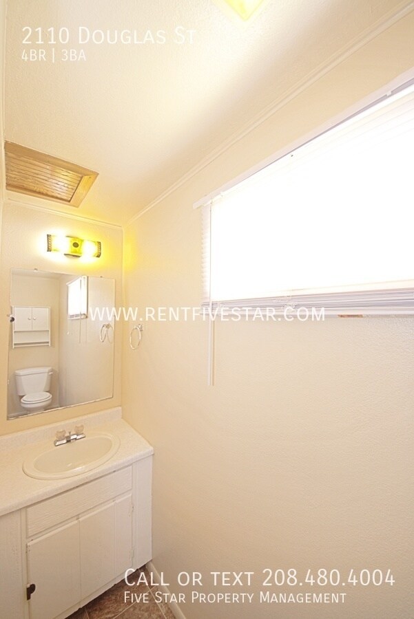 Building Photo - 2110 Douglas St