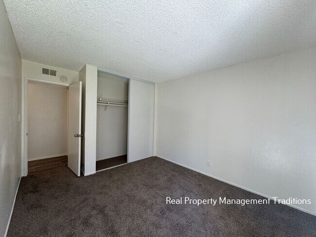 Building Photo - 3 + 2 Condo West Lancaster