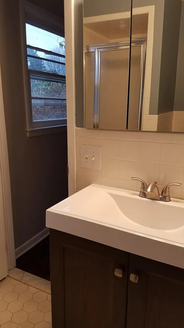 Master Bathroom - 20 Rosemary Ln