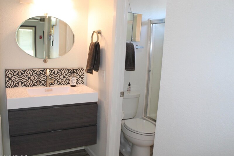 Building Photo - 1820 E Morten Ave