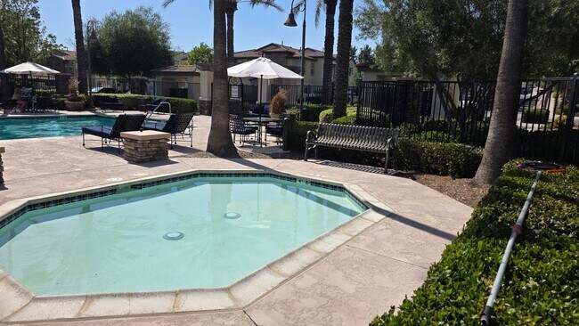 Building Photo - GORGEOUS TOWNHOME IN THE HEART OF SOUTH TEMECULA!