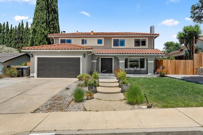 Building Photo - 3661 Slopeview Dr