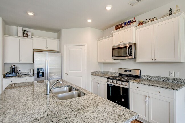 Building Photo - Summerville Home Rental