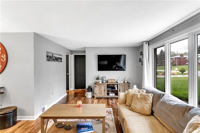 Building Photo - 2412 Cathedral Dr