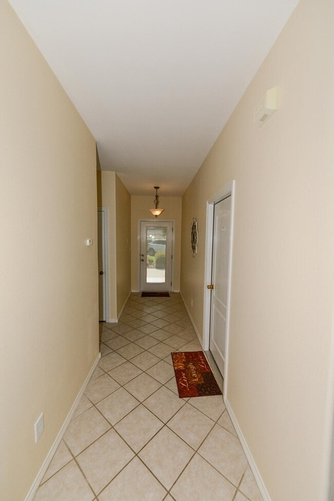 Building Photo - 10 Golf House Rd