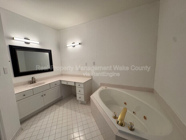 Building Photo - 102 Powder Mill Ct