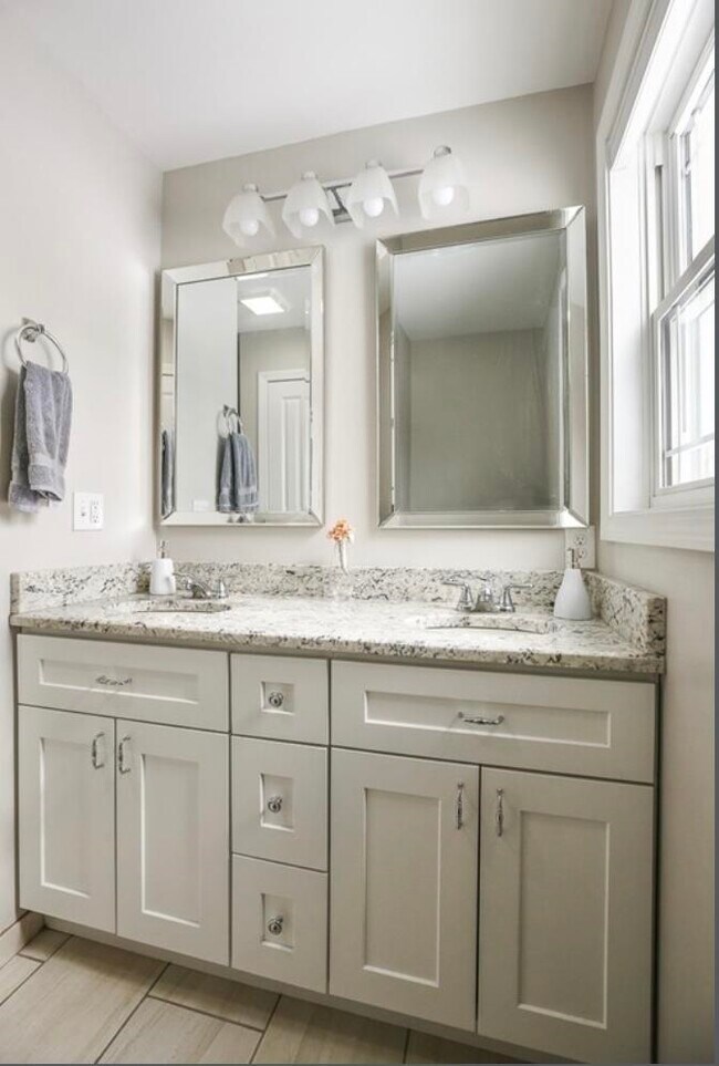 Building Photo - 9 Gulliver Ave